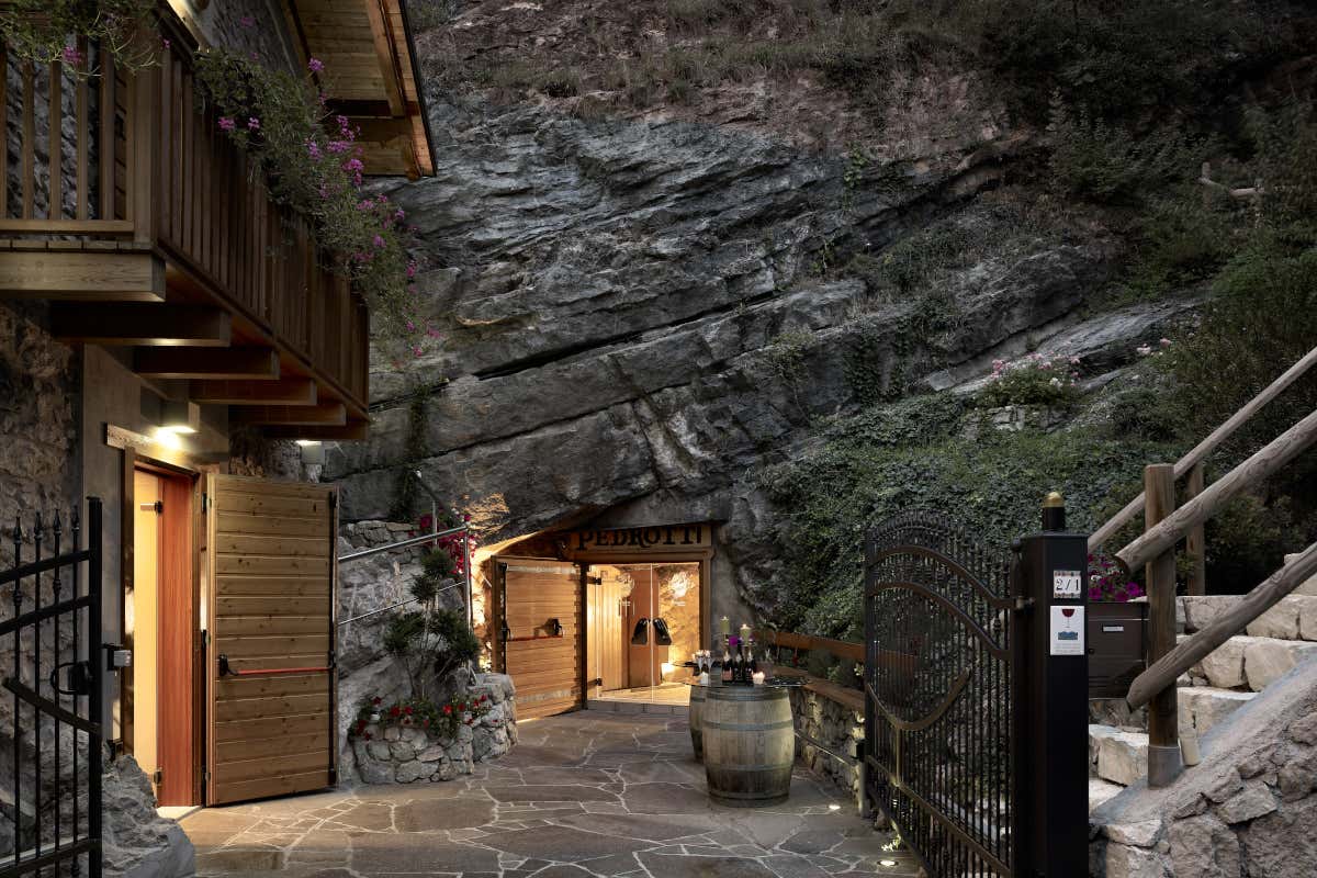 L'ingresso della Cantina Pedrotti Pedrotti Spumanti, 120 anni di storia  e di amore per il vino in Vallagarina